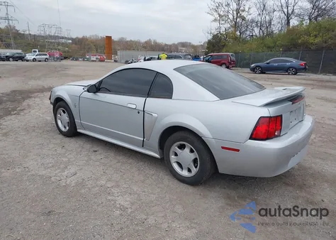 2000 Ford Mustang z USA, uszkodzony, nr VIN 1FAFP4045YF108287
